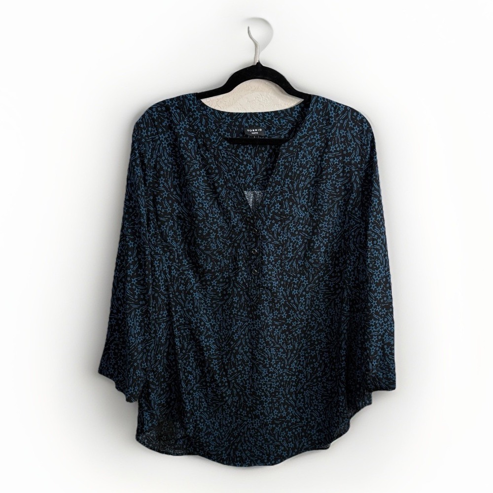 Torrid Harper Relaxed Blouse Size 1X Navy Blue Celestial Stars Witchy Whimsigoth